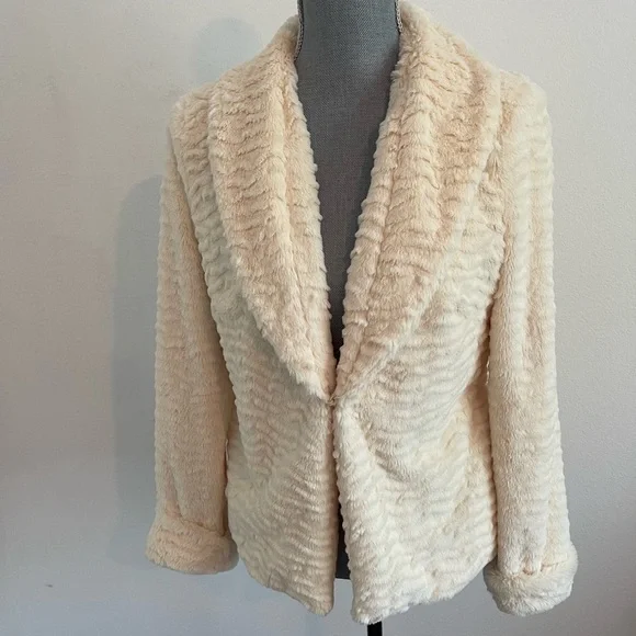 Forever 21 Cream Faux Fur Jacket - Picture 1 of 12
